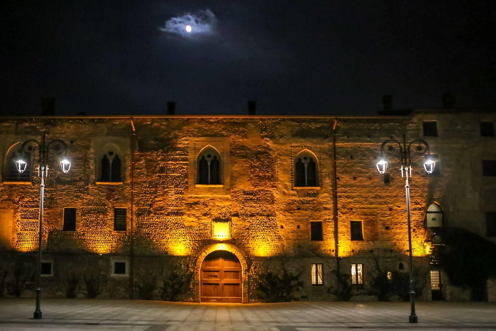 Hotel Castello Visconteo Cassano dʼAdda Exterior foto