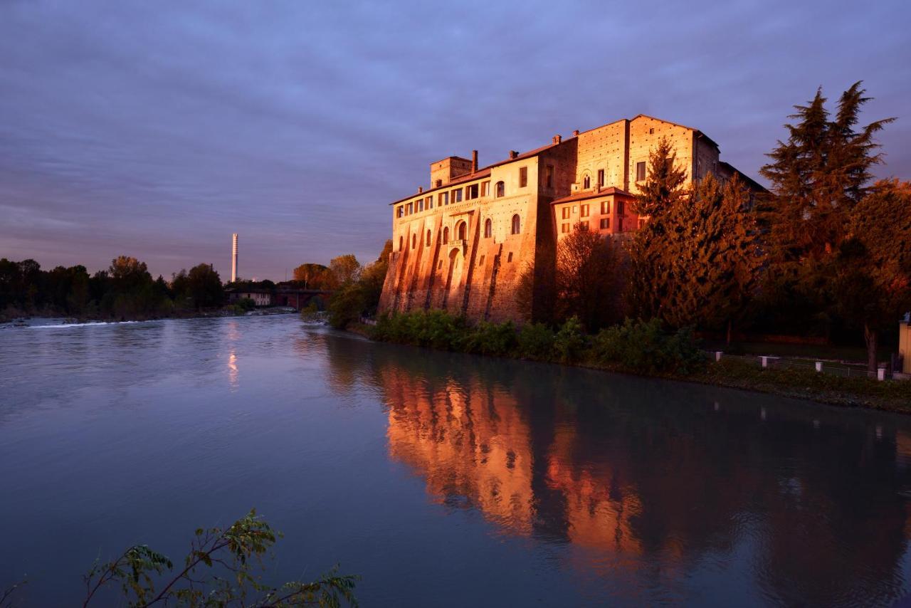 Hotel Castello Visconteo Cassano dʼAdda Exterior foto