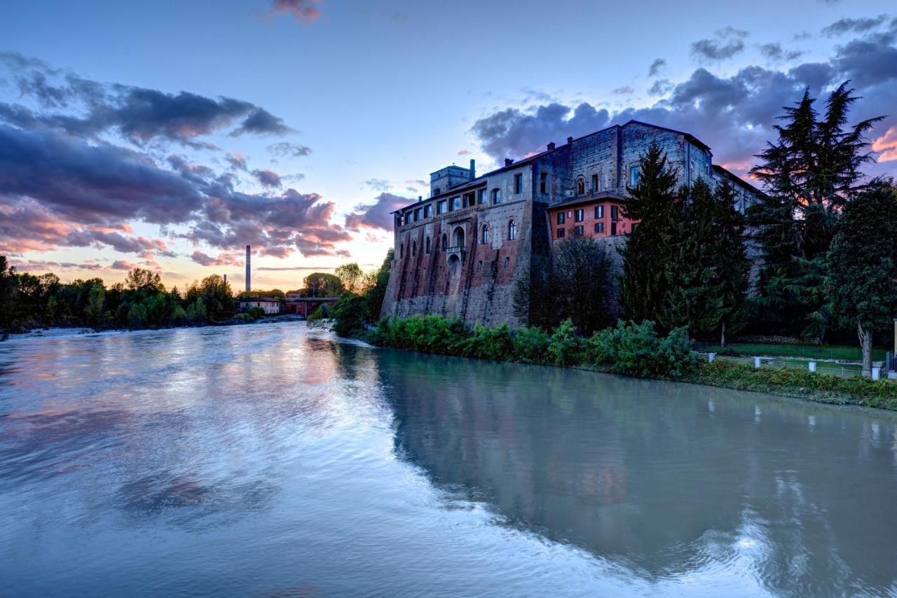 Hotel Castello Visconteo Cassano dʼAdda Exterior foto